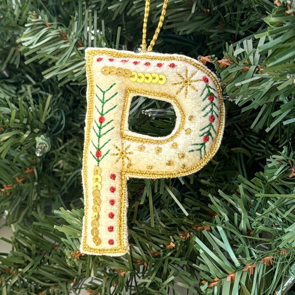 NWT Wondershop Christmas Ornamanet letter “P” - Picture 1 of 3